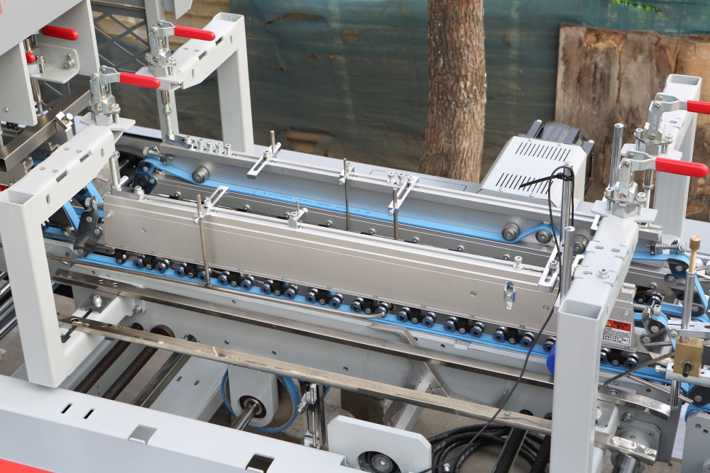 Автоматический скоросшиватель Gluer для 4 угловойого/угловойая коробка 6 с дном аварии и Pre складывая шириной 880mm